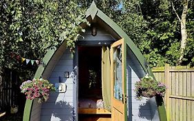 The Forest Pod - Wood Fired Hot Tub And Fire Pit